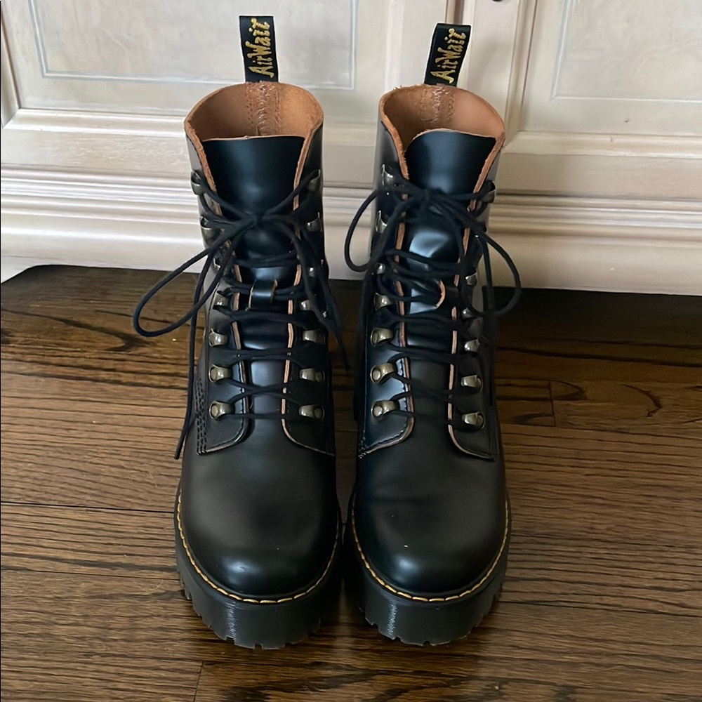 Dr. Martens Women's Leona Leather Heeled Boot Fashion Size 8
